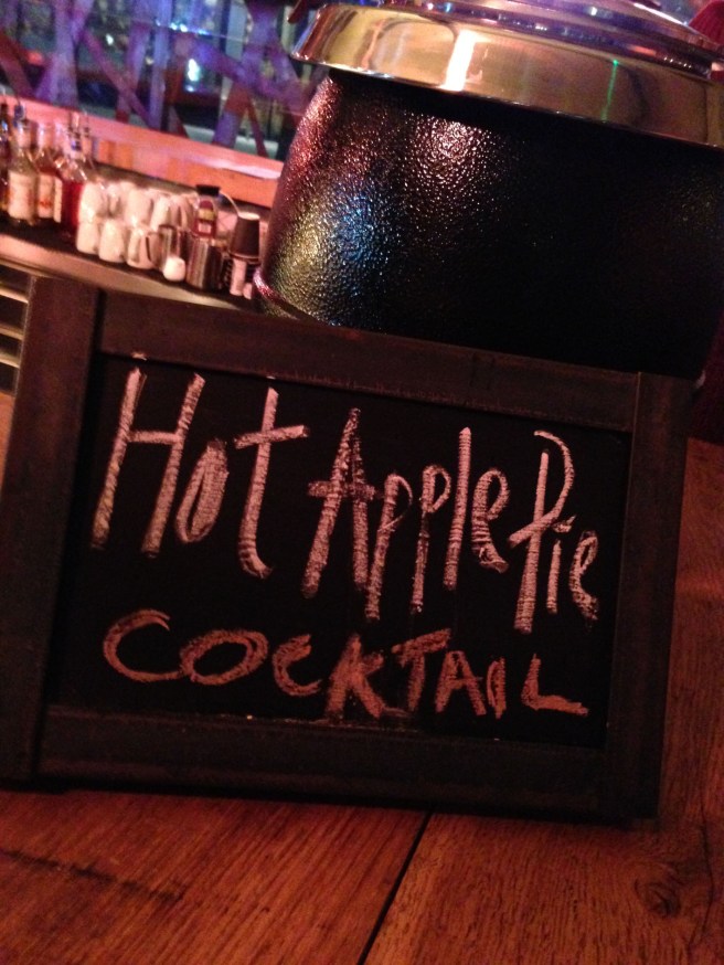 Hot apple pie cocktail