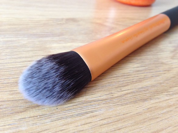 Real Techniques foundation brush