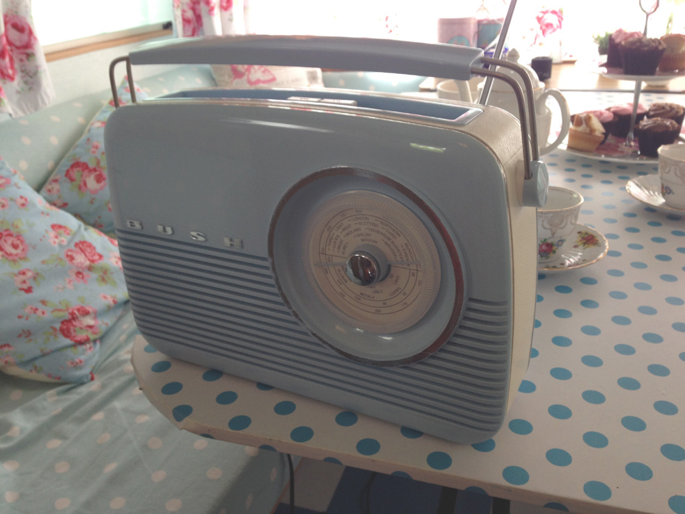 Retro radio