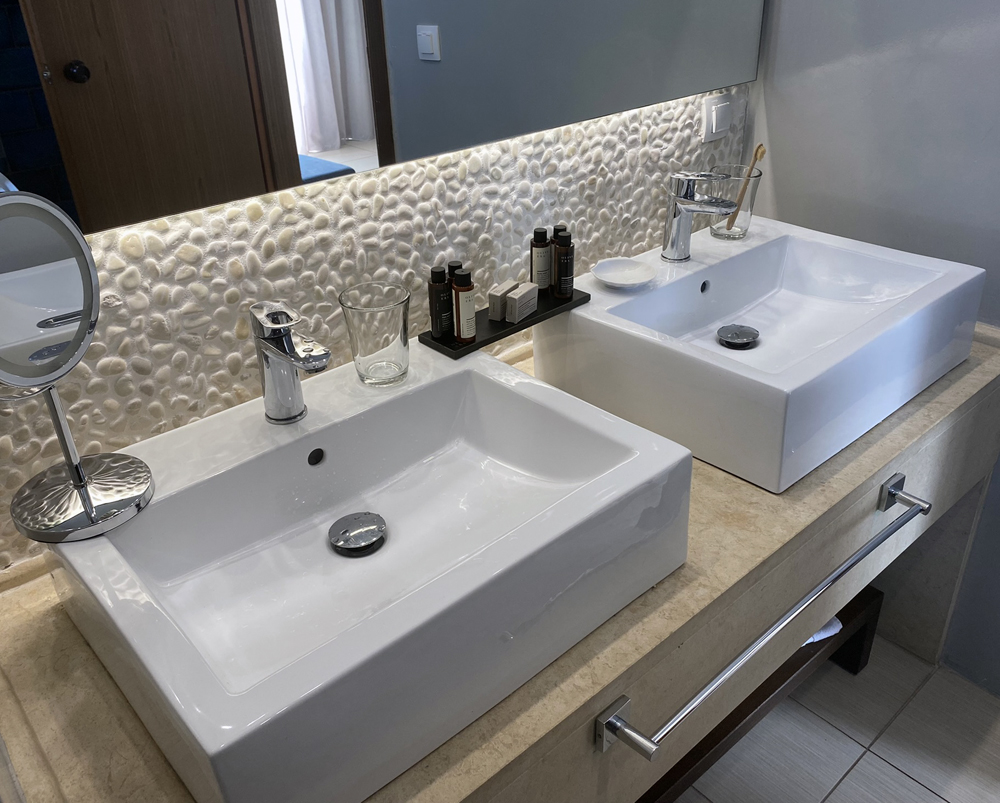 The Royal Blue Garden View Bathroom